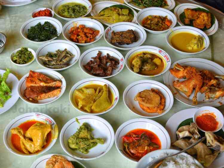 Rumah Makan Padang Minang Batuah: Rasa yang Menggigit Jiwa di Cilacap